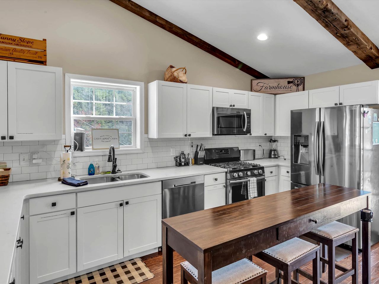 Mountain Oasis: Secluded Cabin Nestled Alongside a Creek in Bryson City, NC