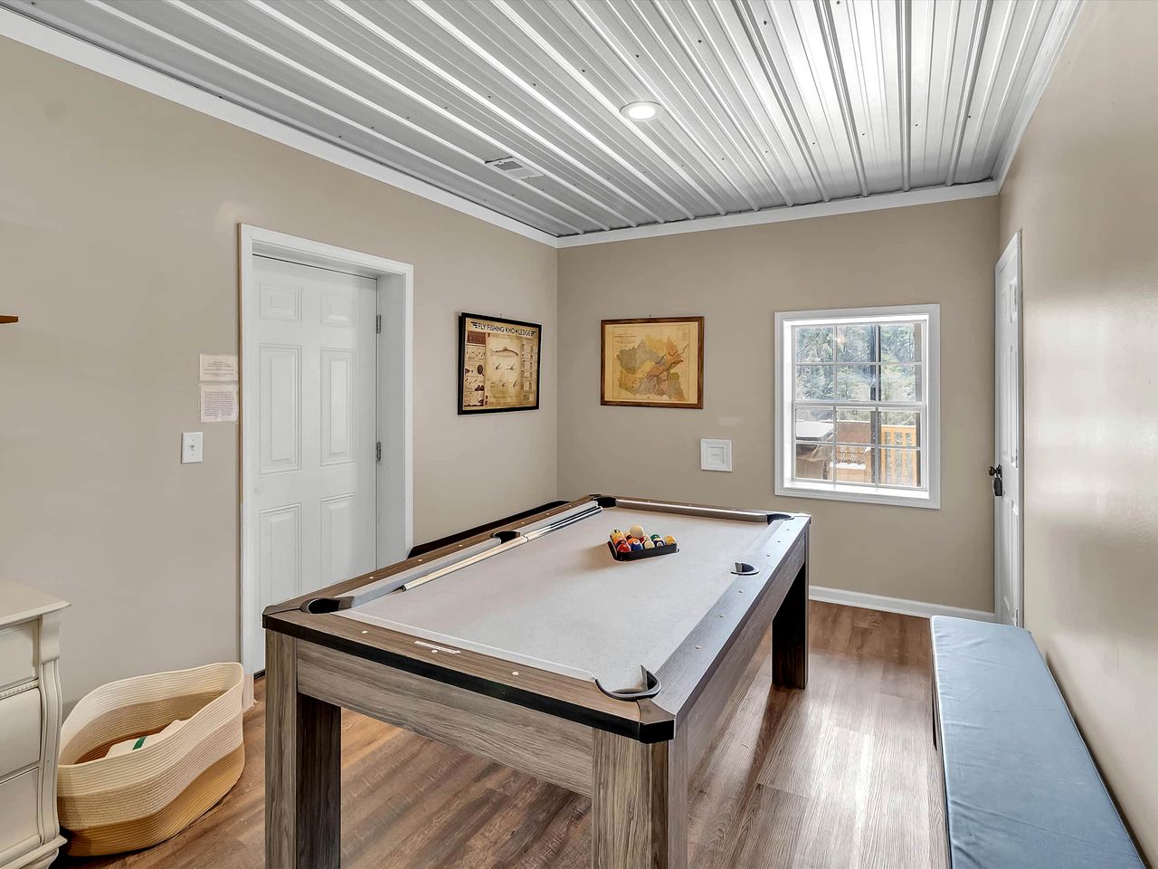 Mountain Oasis: Secluded Cabin Nestled Alongside a Creek in Bryson City, NC