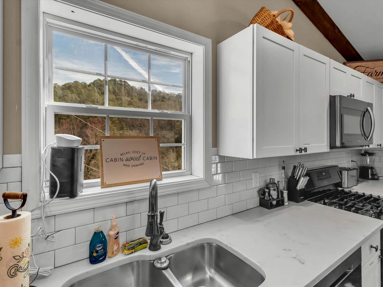 Mountain Oasis: Secluded Cabin Nestled Alongside a Creek in Bryson City, NC