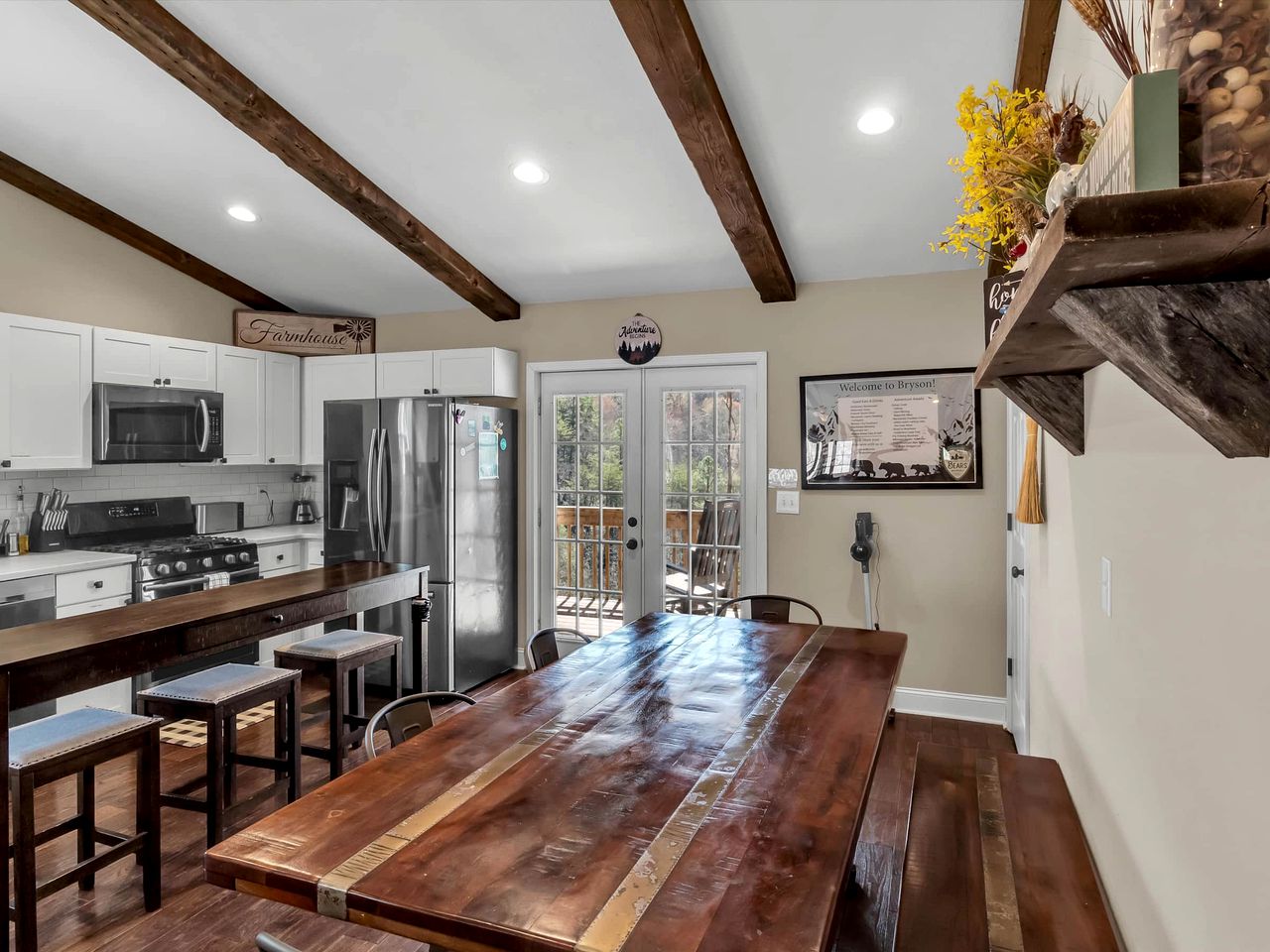 Mountain Oasis: Secluded Cabin Nestled Alongside a Creek in Bryson City, NC