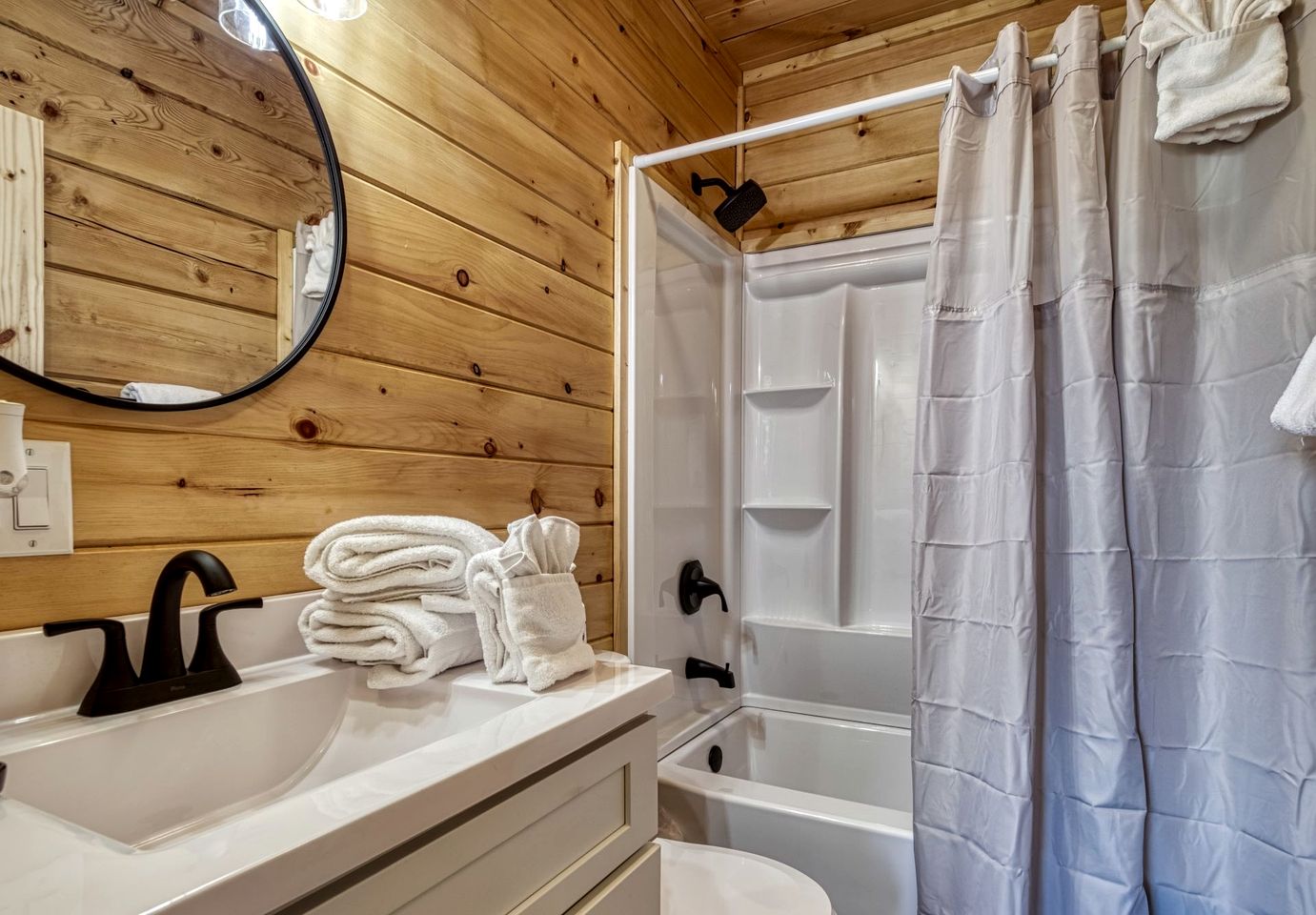 Stunning Lakefront Cabin with Hot Tub and Pool Table on Douglas Lake in Dandridge, Tennessee