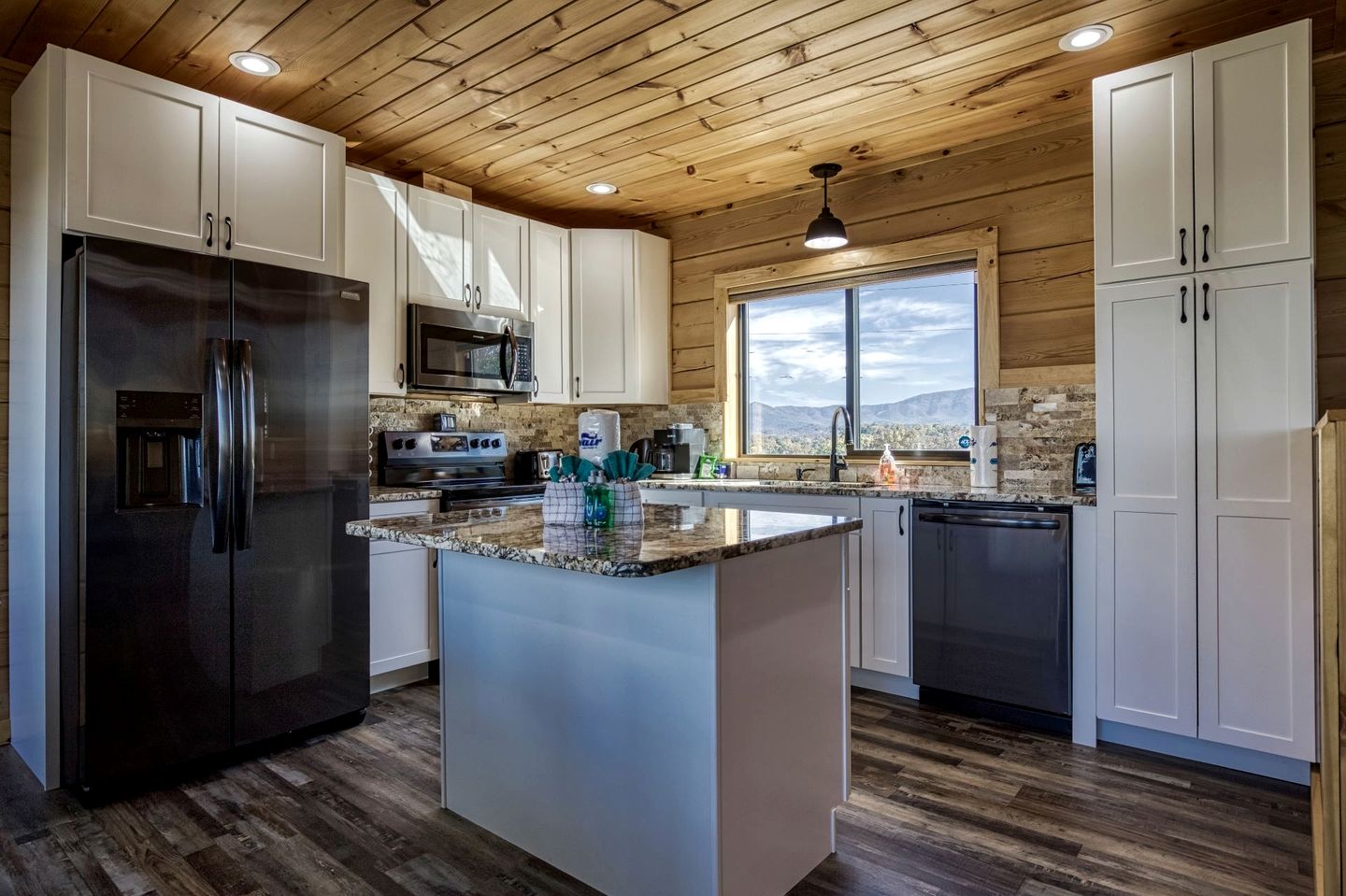 Stunning Lakefront Cabin with Hot Tub and Pool Table on Douglas Lake in Dandridge, Tennessee
