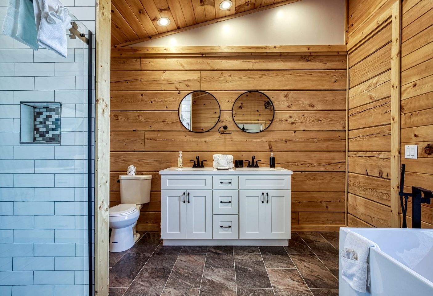 Stunning Lakefront Cabin with Hot Tub and Pool Table on Douglas Lake in Dandridge, Tennessee