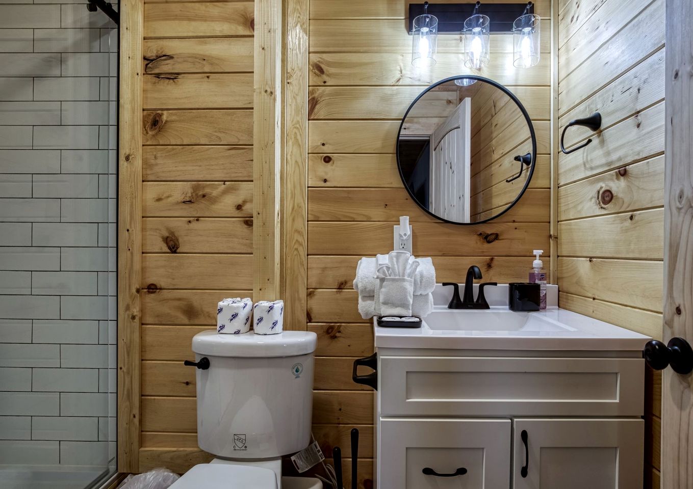 Stunning Lakefront Cabin with Hot Tub and Pool Table on Douglas Lake in Dandridge, Tennessee