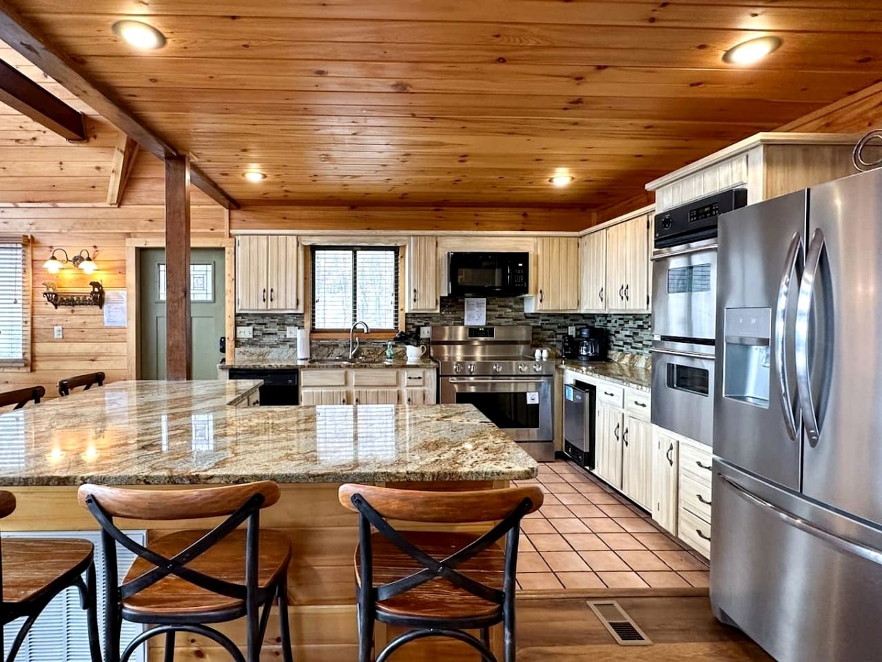 Mountain Cabin with Various Decks and Majestic Views in Sevierville, Tennessee