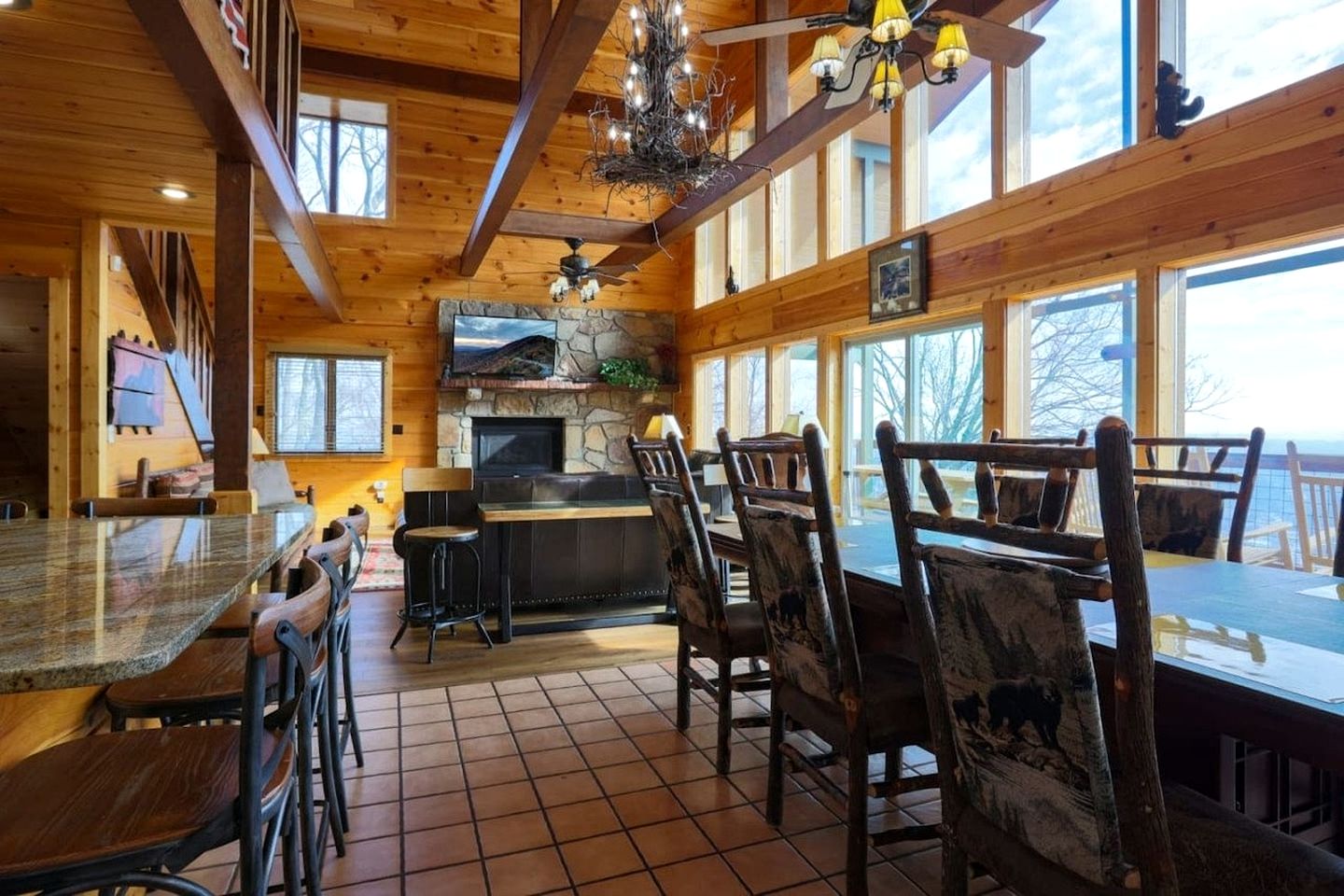 Mountain Cabin with Various Decks and Majestic Views in Sevierville, Tennessee