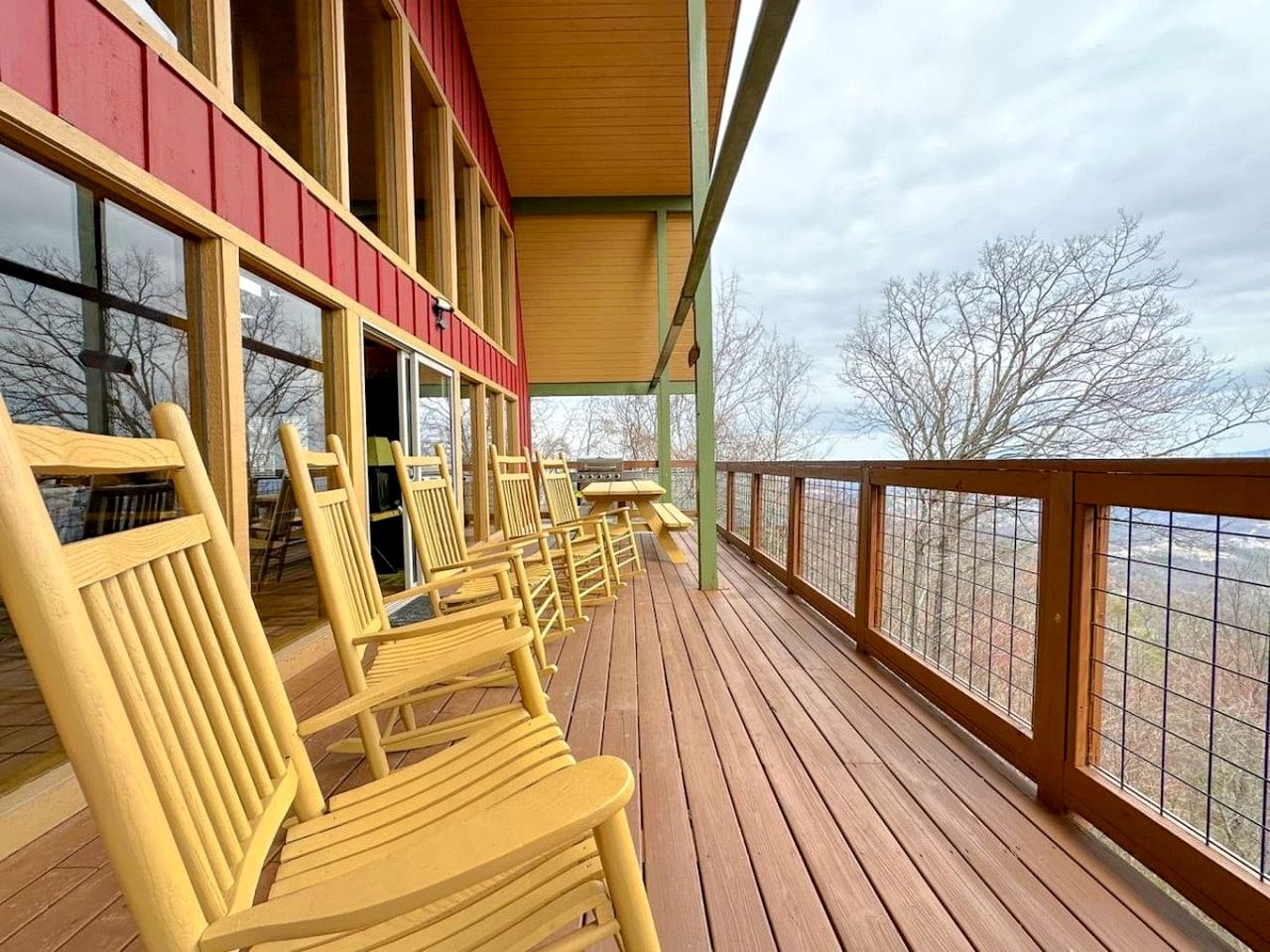 Mountain Cabin with Various Decks and Majestic Views in Sevierville, Tennessee