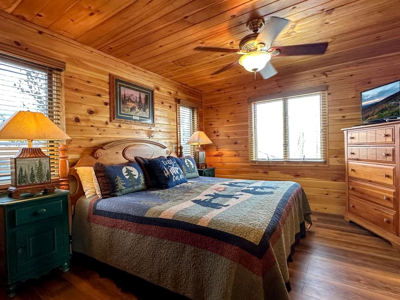 Mountain Cabin with Various Decks and Majestic Views in Sevierville, Tennessee