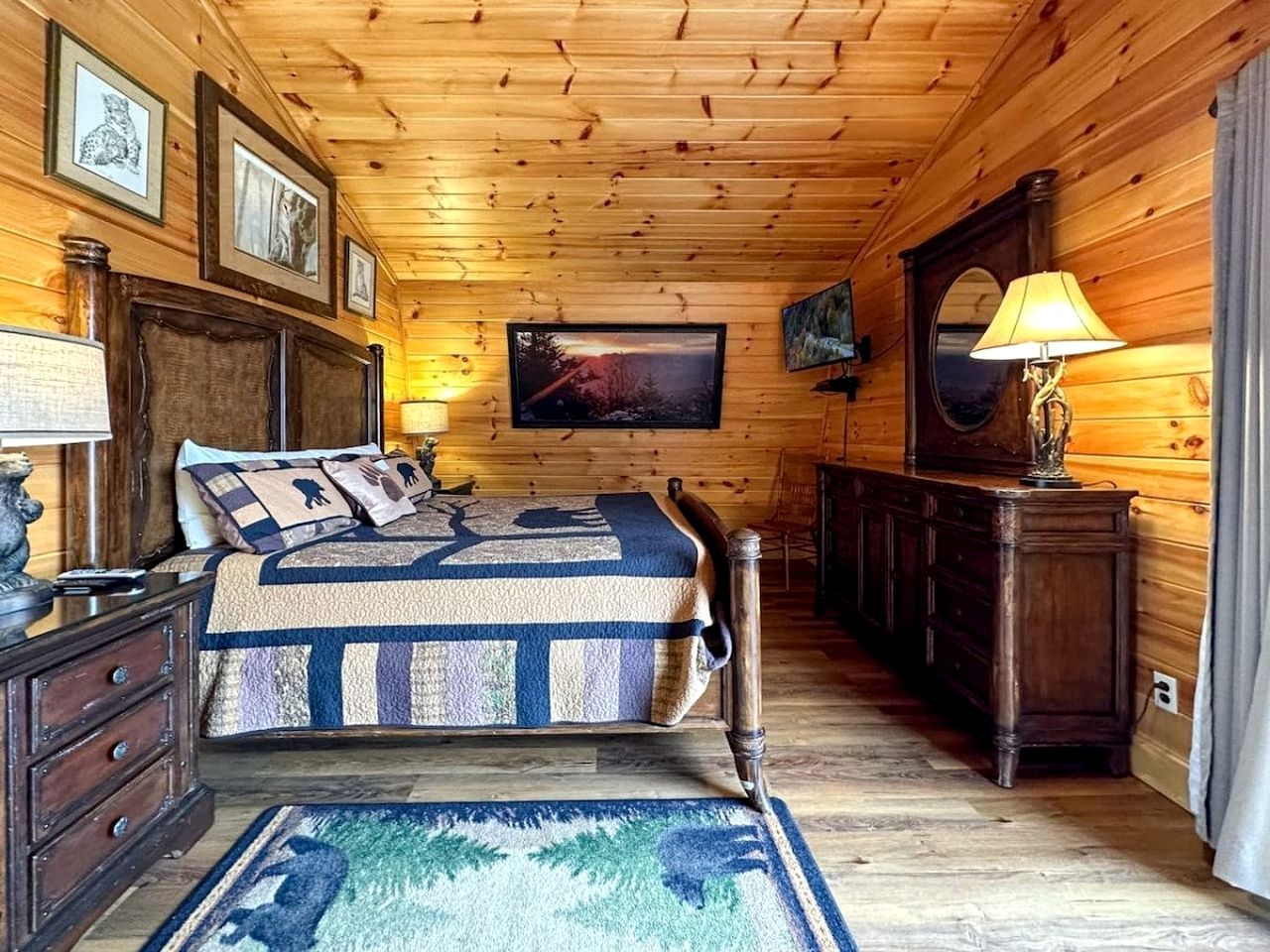 Mountain Cabin with Various Decks and Majestic Views in Sevierville, Tennessee