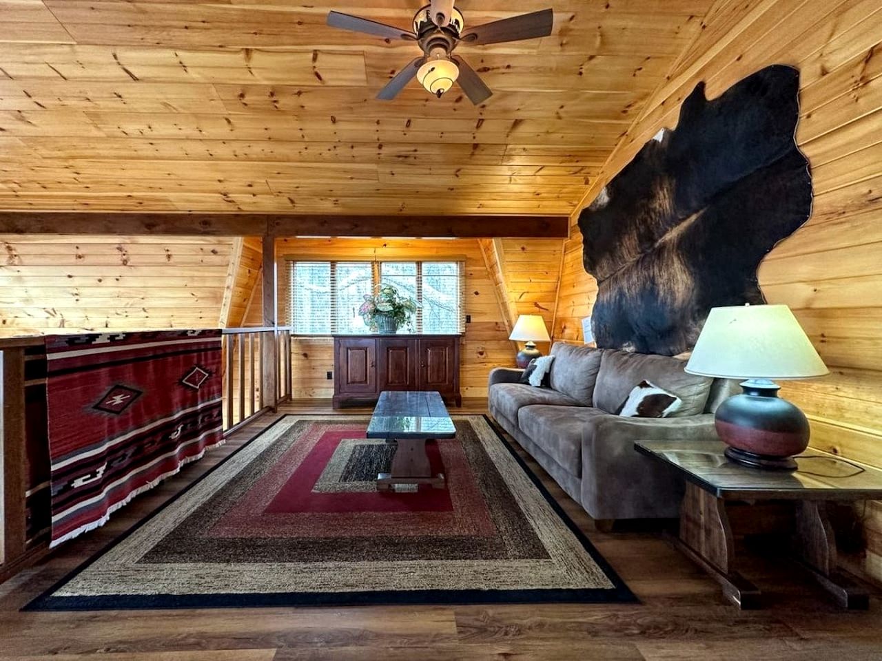 Mountain Cabin with Various Decks and Majestic Views in Sevierville, Tennessee