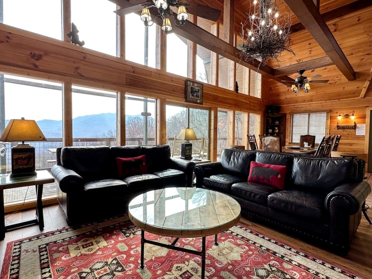 Mountain Cabin with Various Decks and Majestic Views in Sevierville, Tennessee