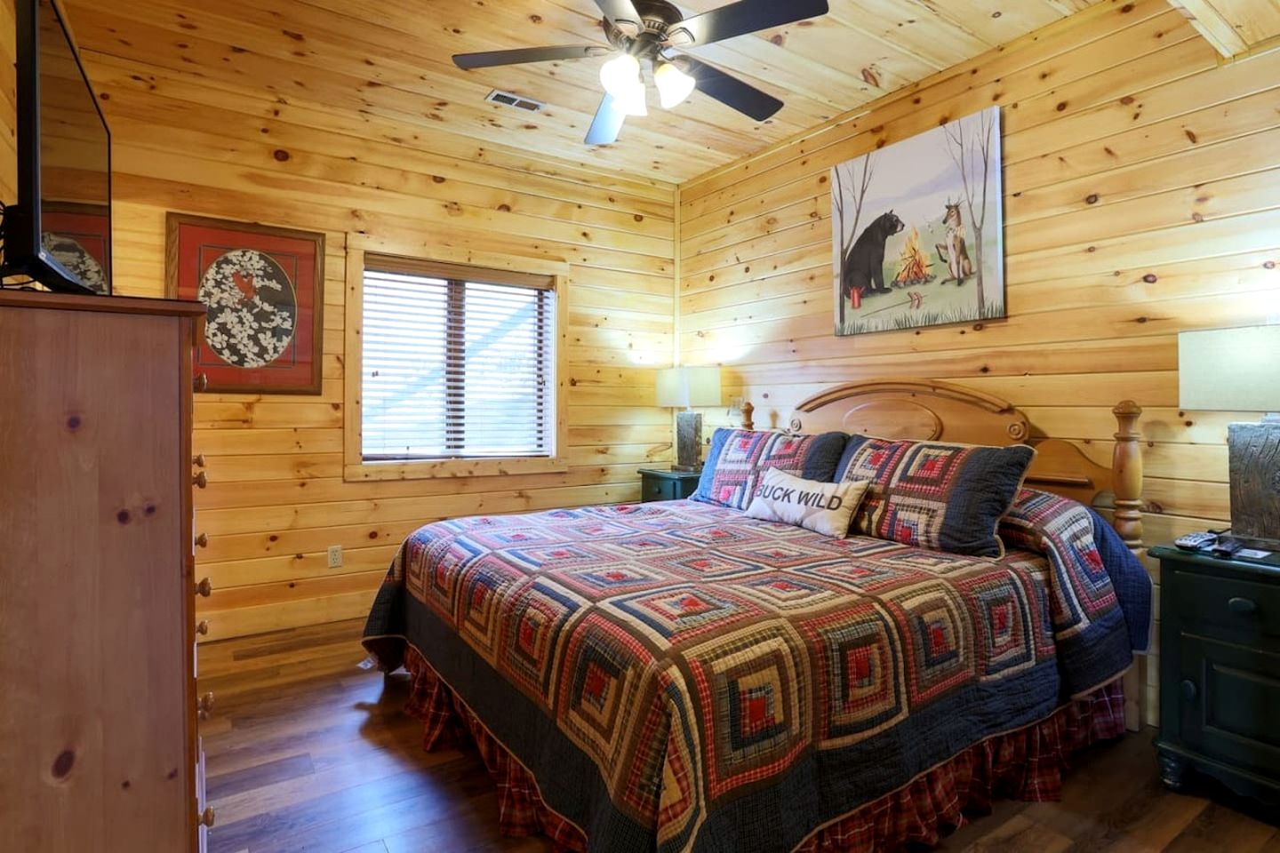 Mountain Cabin with Various Decks and Majestic Views in Sevierville, Tennessee