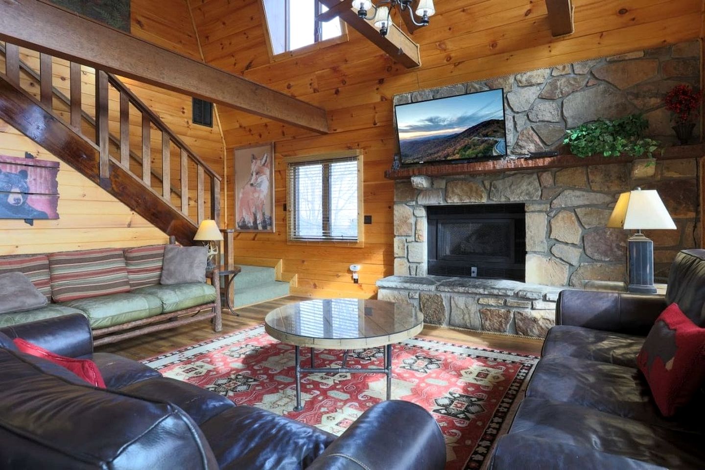 Mountain Cabin with Various Decks and Majestic Views in Sevierville, Tennessee