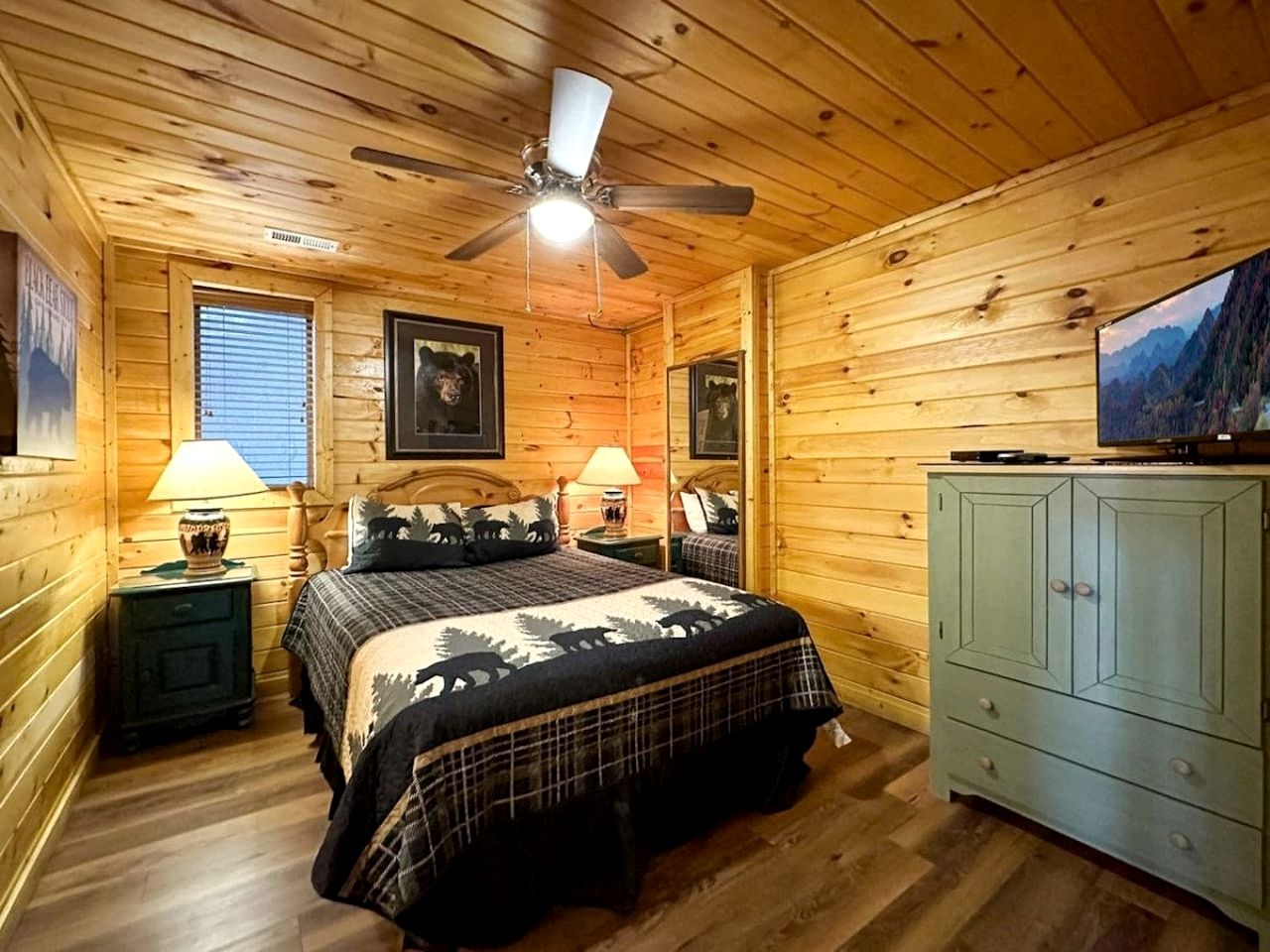 Mountain Cabin with Various Decks and Majestic Views in Sevierville, Tennessee