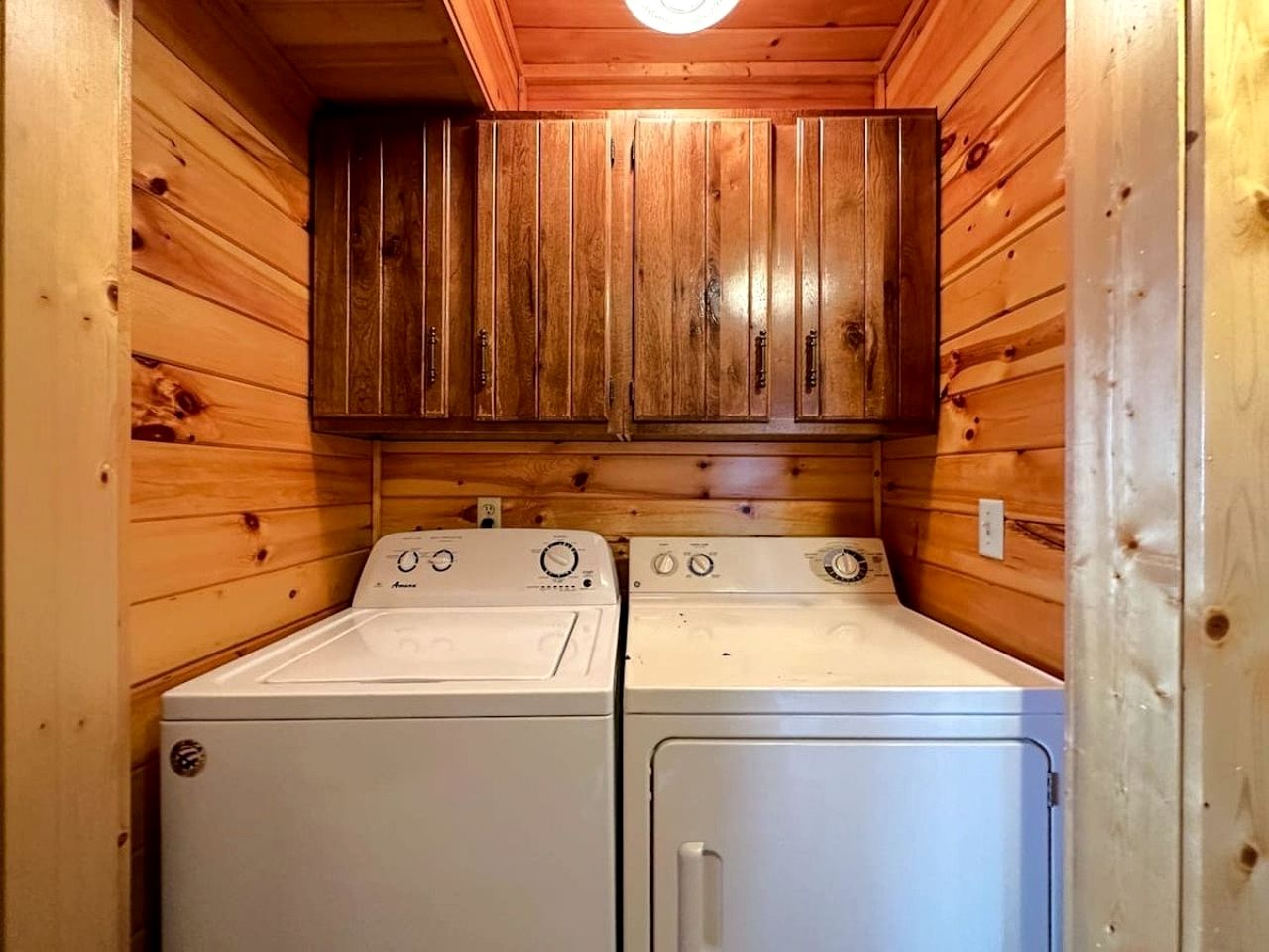 Mountain Cabin with Various Decks and Majestic Views in Sevierville, Tennessee