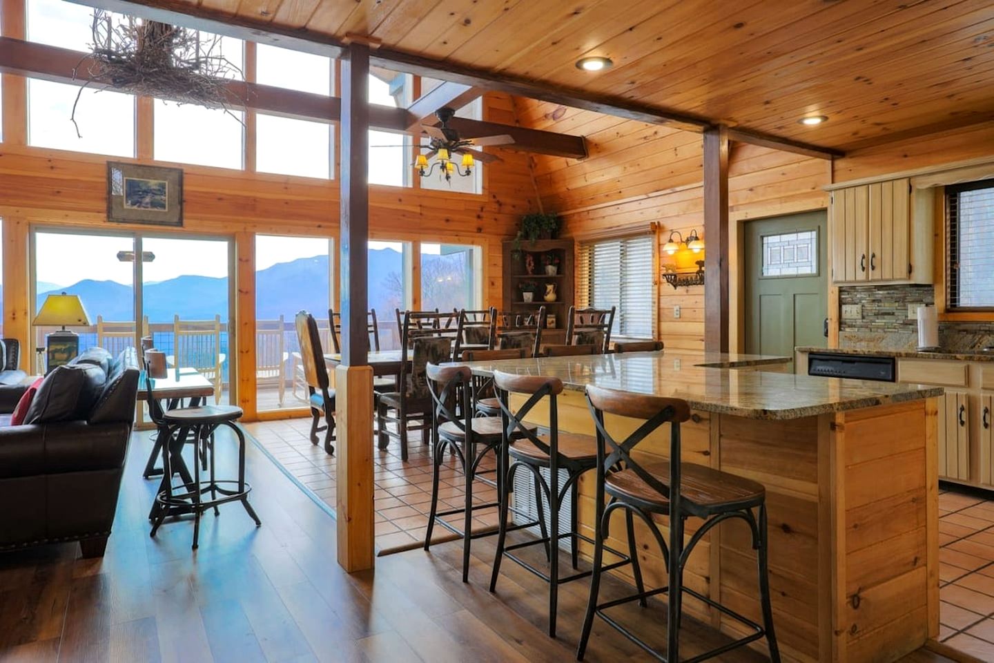 Mountain Cabin with Various Decks and Majestic Views in Sevierville, Tennessee