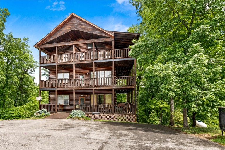 Glamping Adventures for the Whole Family in this Wonderful Cabin Rental in Sevierville, Tennessee