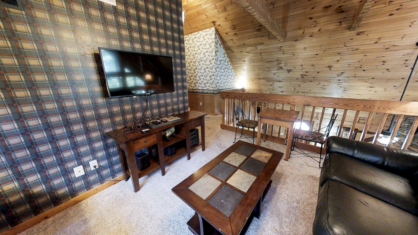 Rustic Family Cabin with Hot Tub, Pool Table, and Arcade near Smoky Mountains in Sevierville, Tennessee