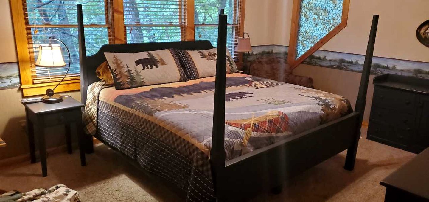 Rustic Family Cabin with Hot Tub, Pool Table, and Arcade near Smoky Mountains in Sevierville, Tennessee