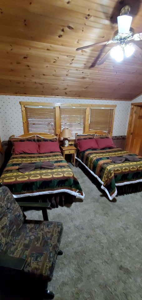 Rustic Family Cabin with Hot Tub, Pool Table, and Arcade near Smoky Mountains in Sevierville, Tennessee