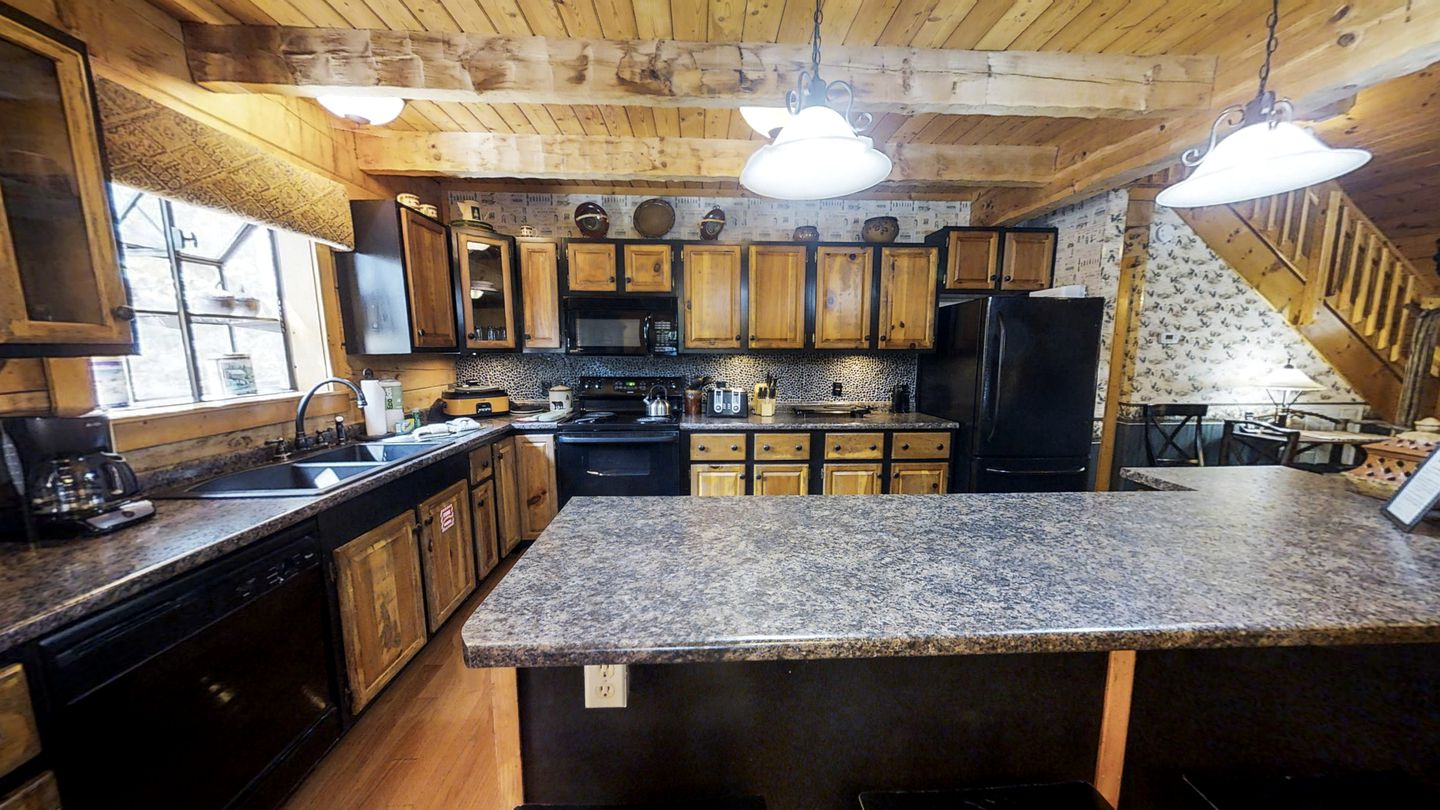 Rustic Family Cabin with Hot Tub, Pool Table, and Arcade near Smoky Mountains in Sevierville, Tennessee