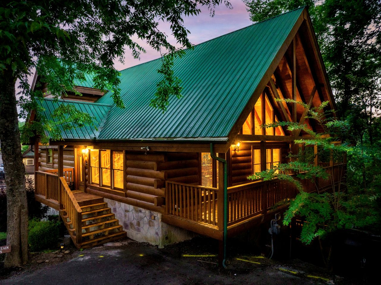 Spectacular Cabin Surrounded by Trees in Pigeon Forge, Tennessee