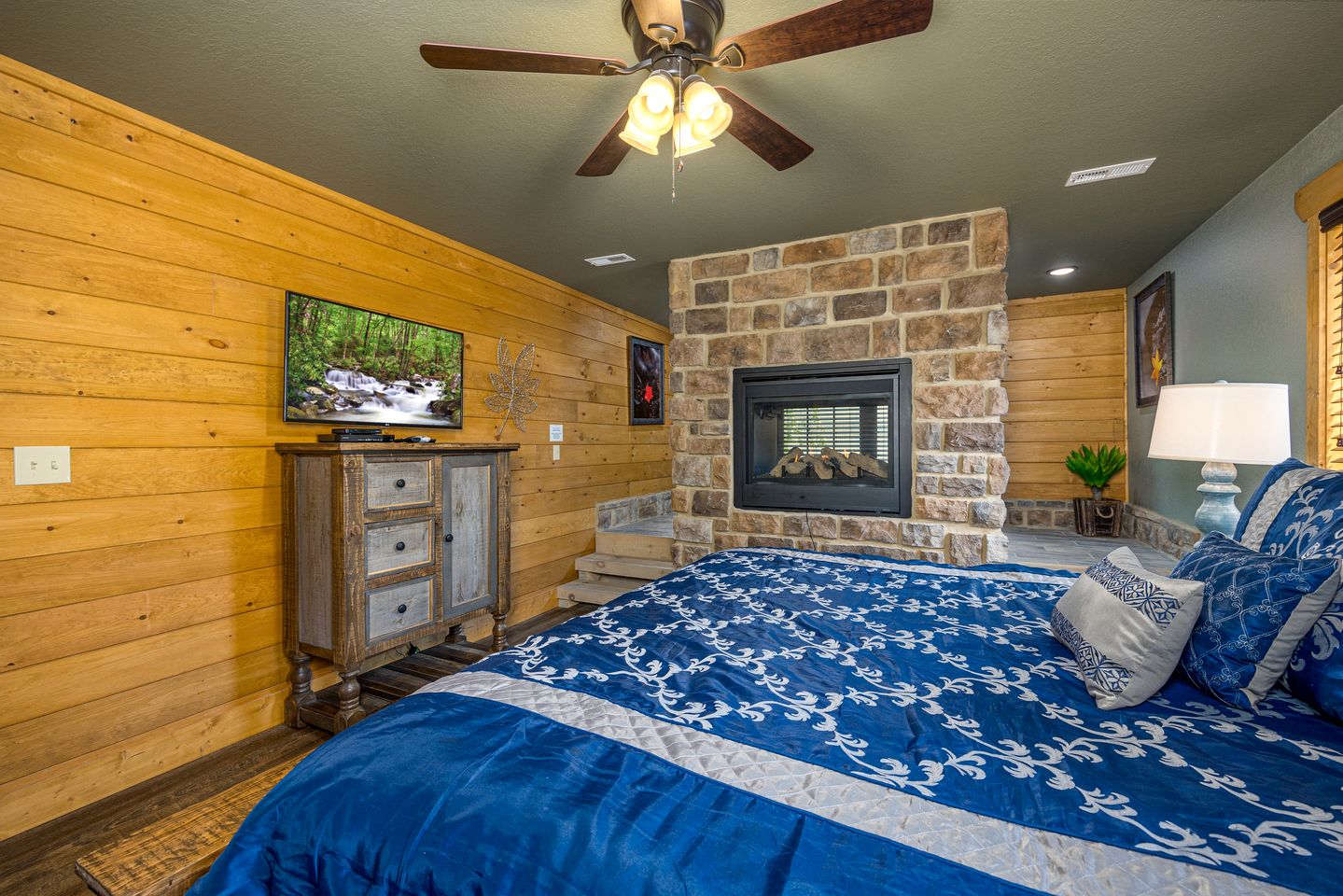 Outstanding Cabin with Indoor and Outdoor Swimming Pool and Game Room in Gatlinburg, Tennessee