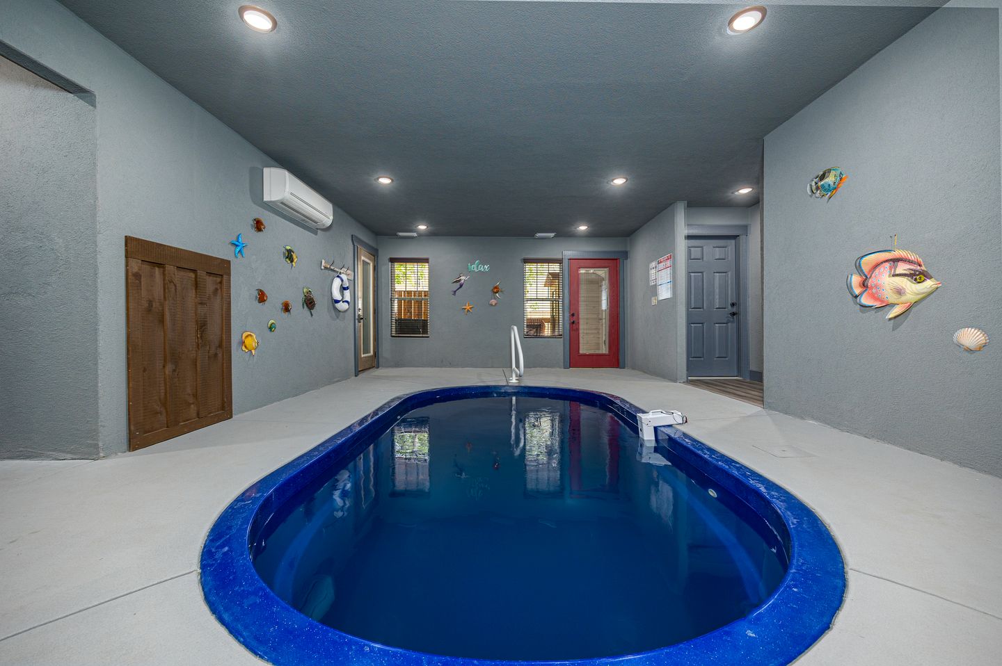 Outstanding Cabin with Indoor and Outdoor Swimming Pool and Game Room in Gatlinburg, Tennessee