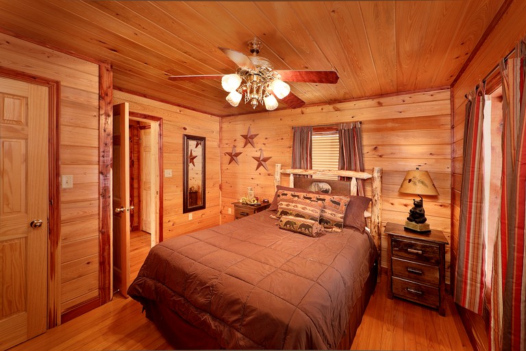 -- (United States, Gatlinburg, Tennessee)