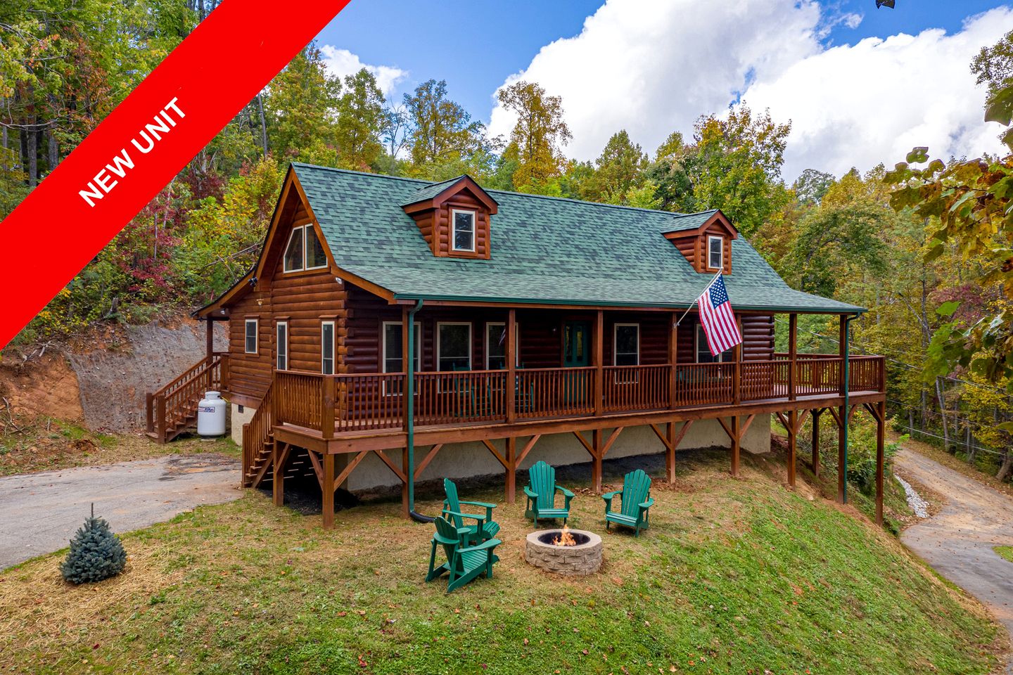 Amazing Cabin with Fireplace, Fire pit and Hot-tub in Gatlingburg, Tennessee
