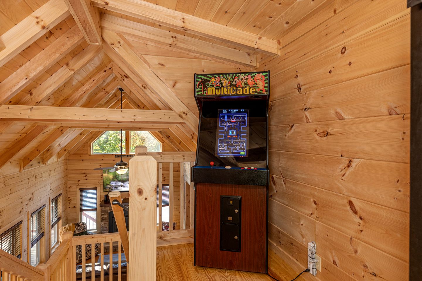 Amazing Cabin with Fireplace, Fire pit and Hot-tub in Gatlingburg, Tennessee