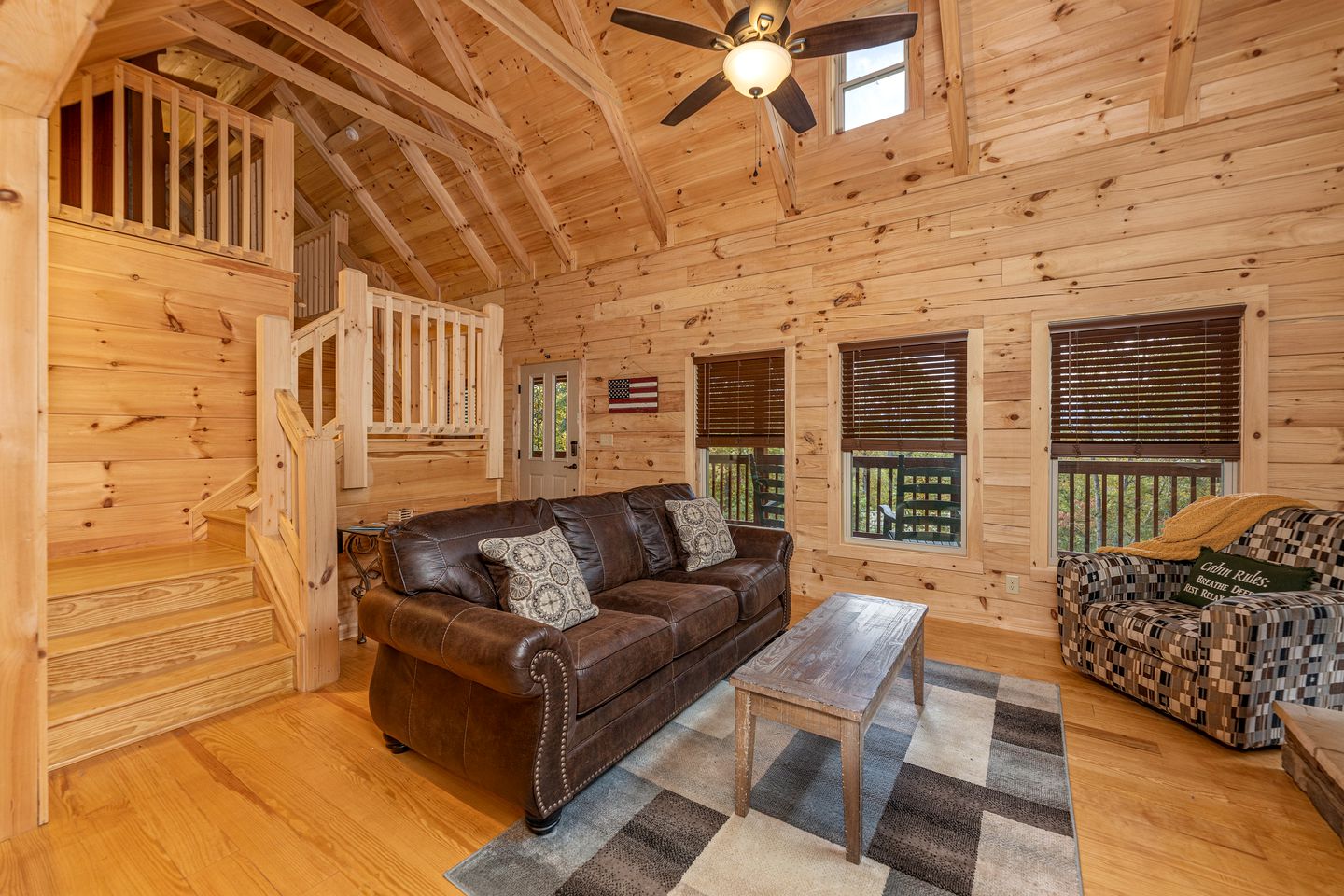 Amazing Cabin with Fireplace, Fire pit and Hot-tub in Gatlingburg, Tennessee