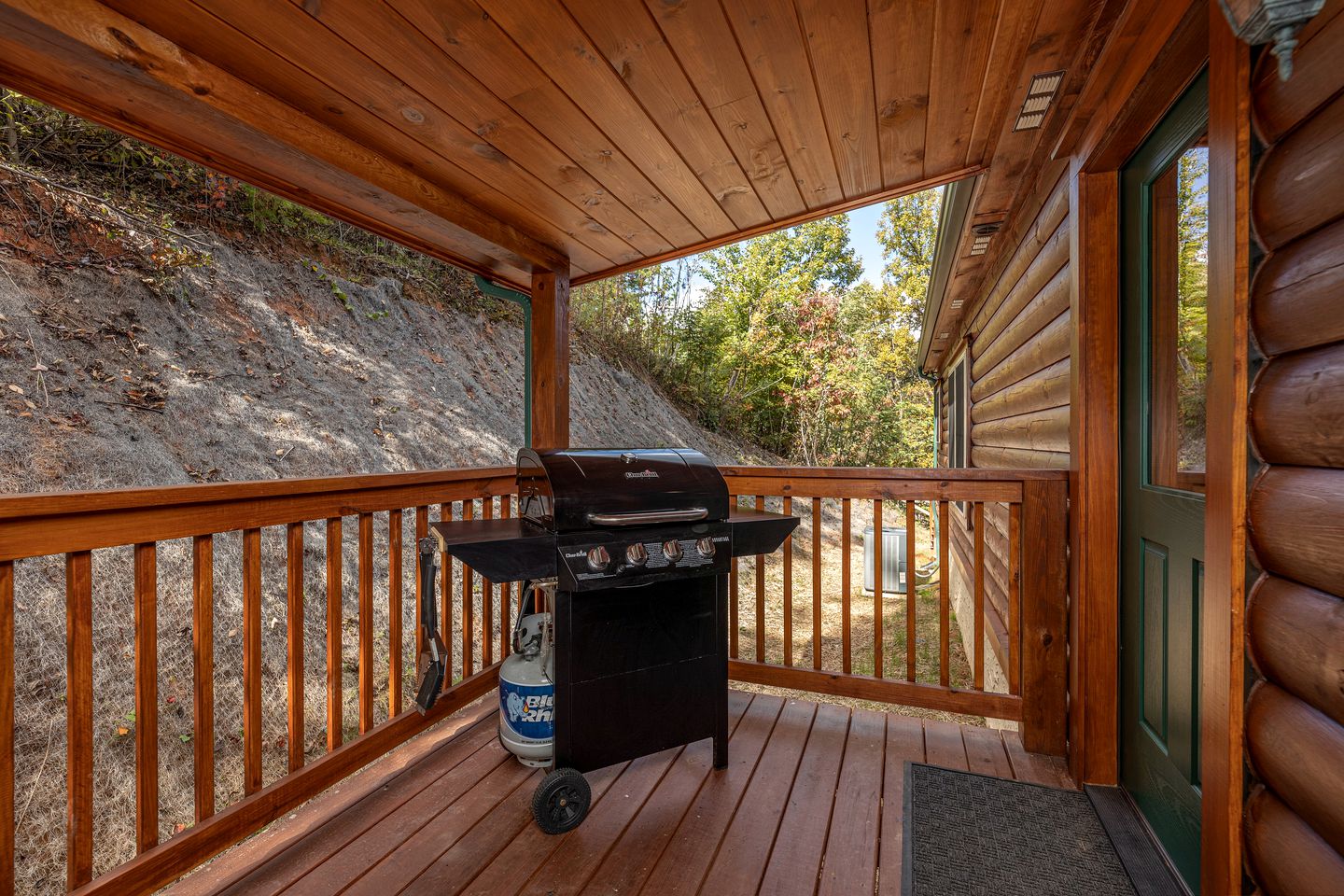 Amazing Cabin with Fireplace, Fire pit and Hot-tub in Gatlingburg, Tennessee