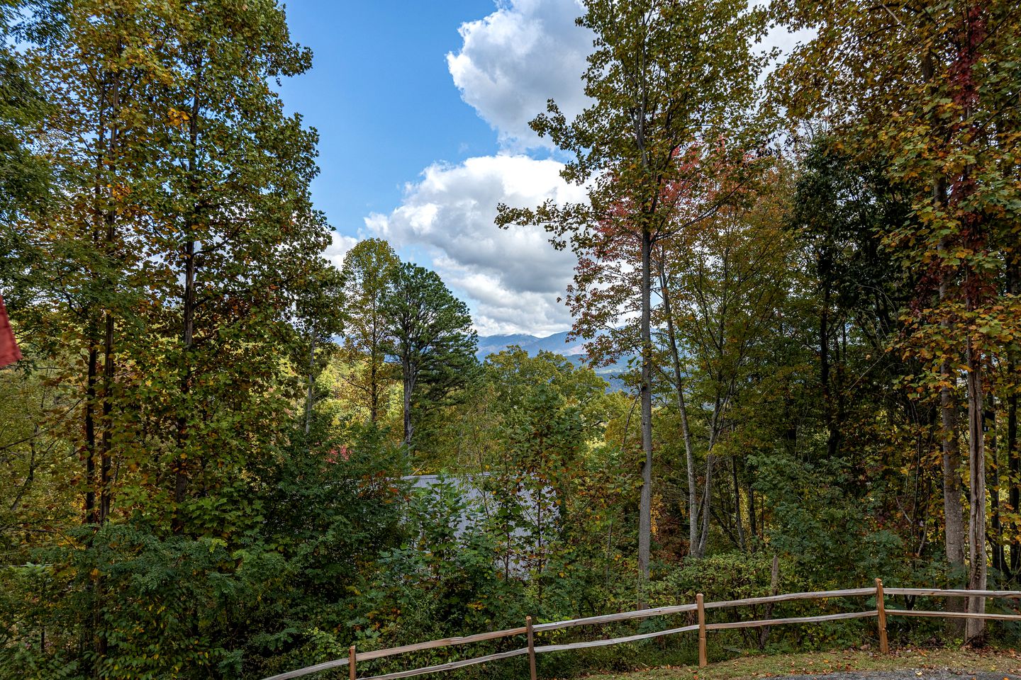 Amazing Cabin with Fireplace, Fire pit and Hot-tub in Gatlingburg, Tennessee