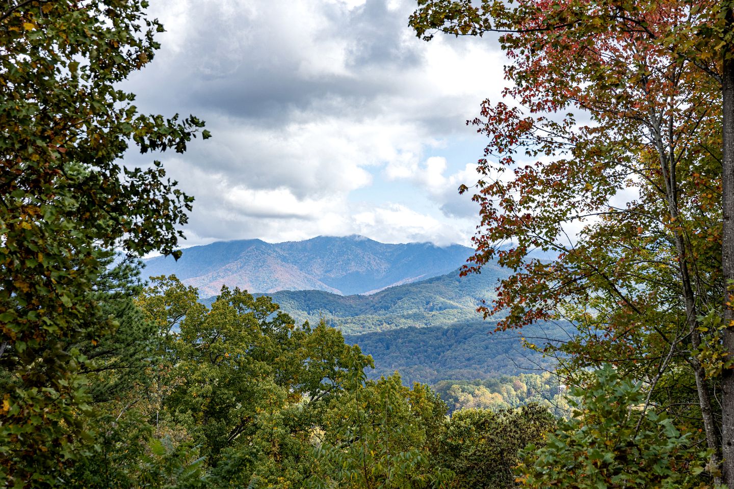 Amazing Cabin with Fireplace, Fire pit and Hot-tub in Gatlingburg, Tennessee