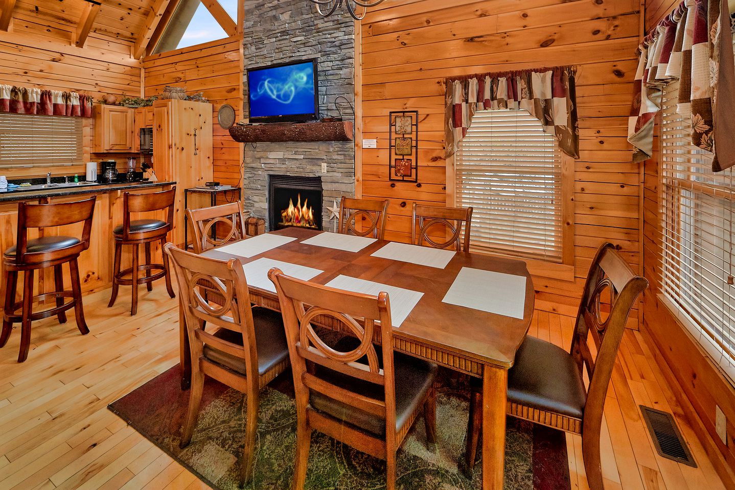 Cozy Cabin with a Hot Tub in the Great Smoky Mountains, Tennessee