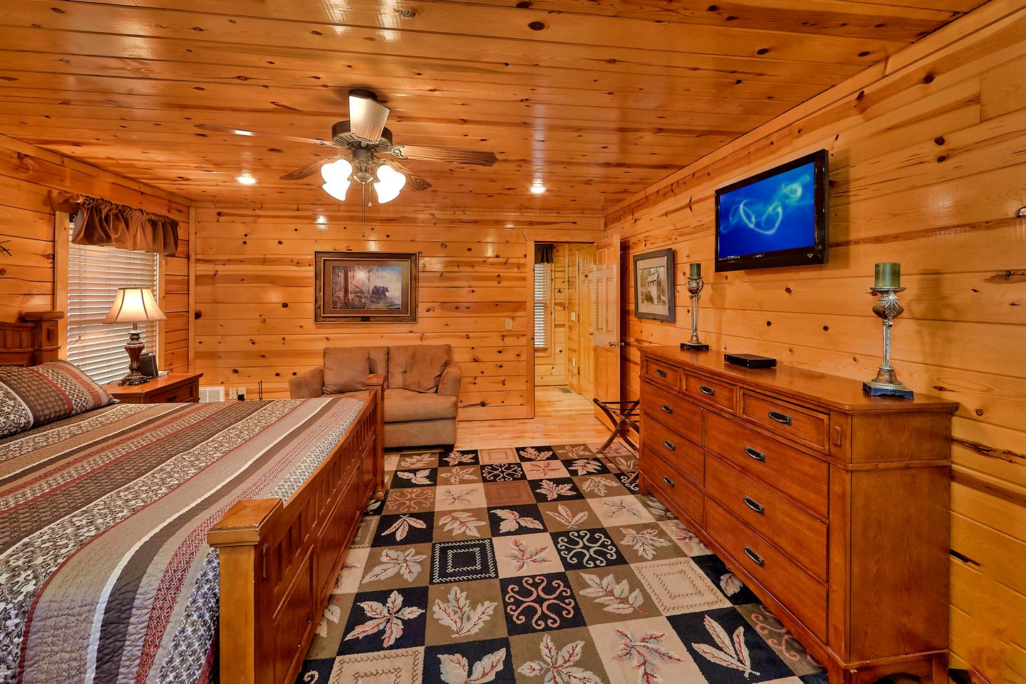 Cozy Cabin with a Hot Tub in the Great Smoky Mountains, Tennessee