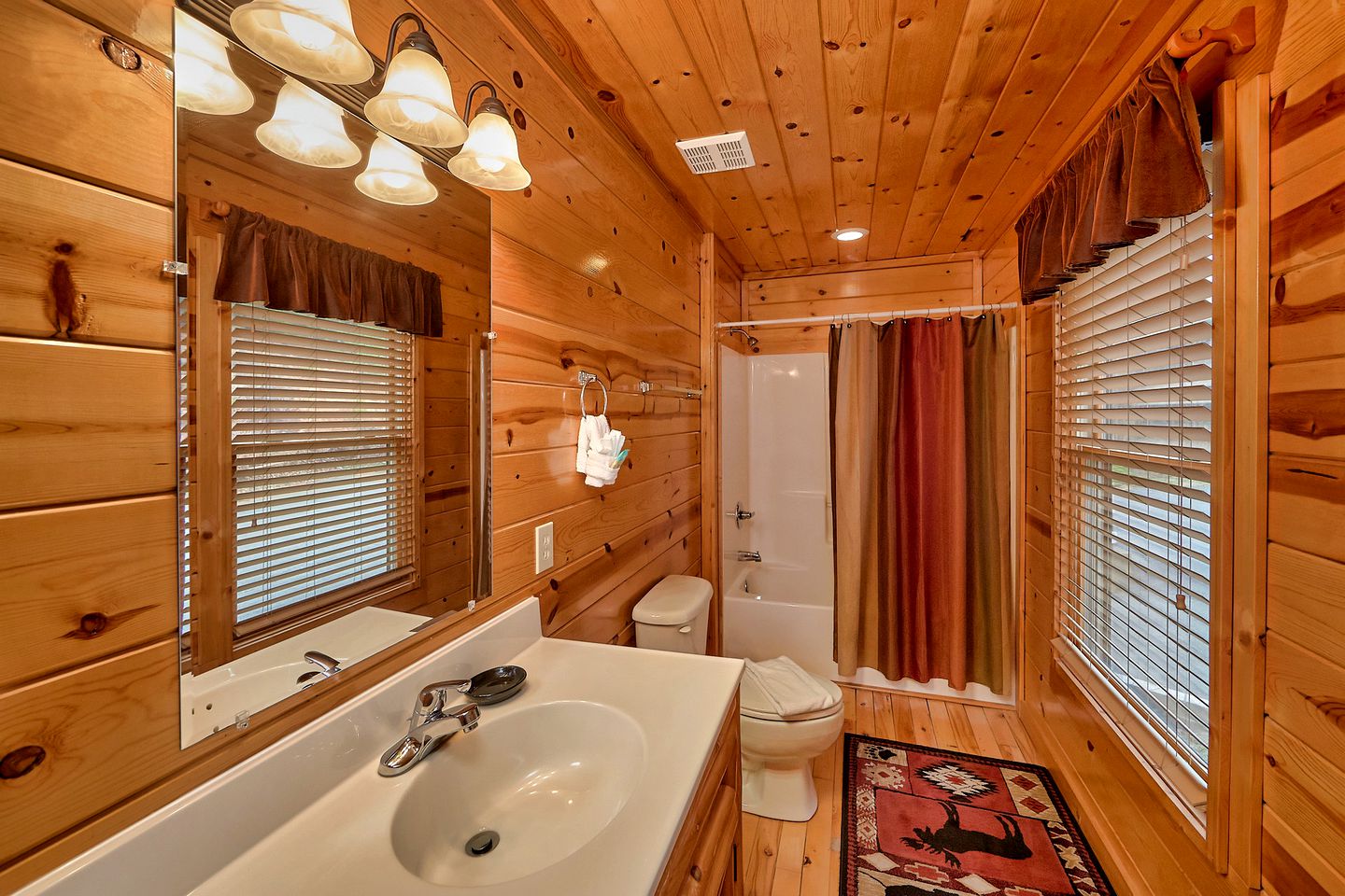 Cozy Cabin with a Hot Tub in the Great Smoky Mountains, Tennessee