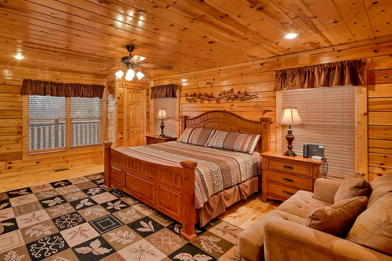 -- (United States, Sevierville, Tennessee)