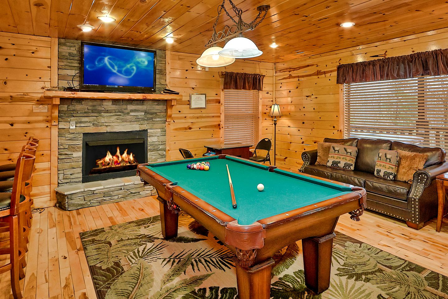 Cozy Cabin with a Hot Tub in the Great Smoky Mountains, Tennessee