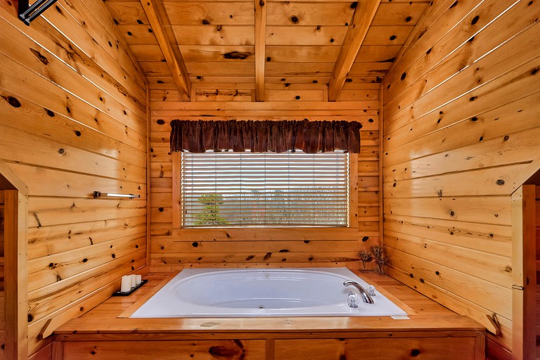 -- (United States, Sevierville, Tennessee)