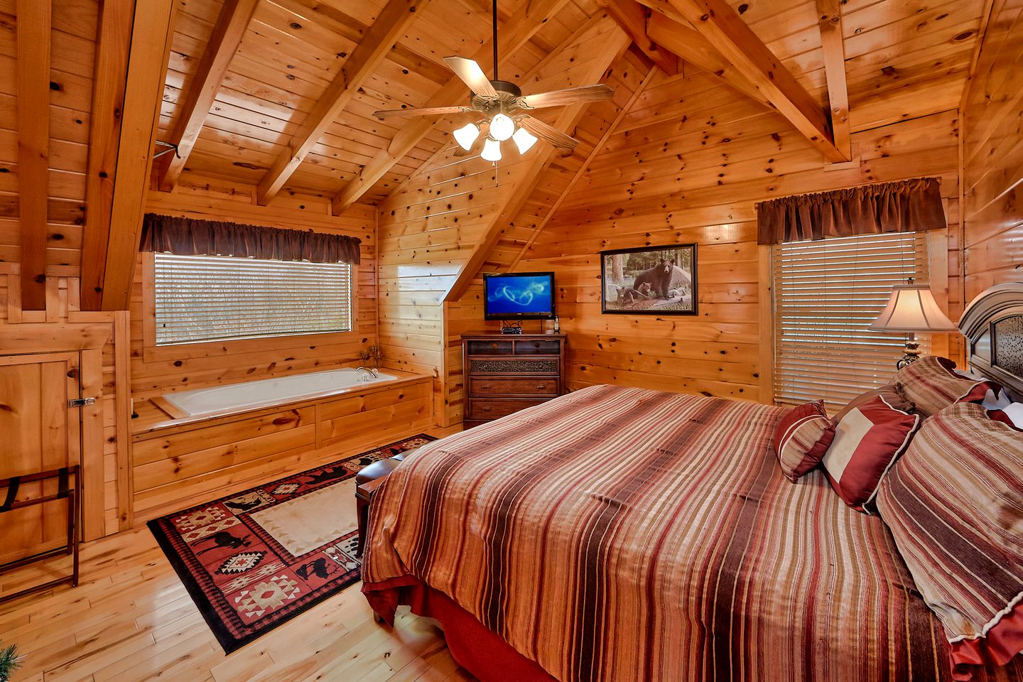 Cozy Cabin with a Hot Tub in the Great Smoky Mountains, Tennessee