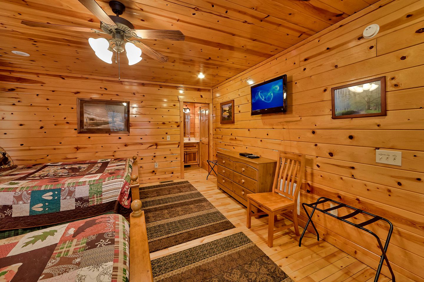 Cozy Cabin with a Hot Tub in the Great Smoky Mountains, Tennessee