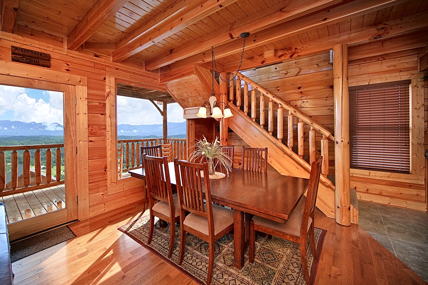 Fantastic Cabin with Views of the Great Smoky Mountains in Sevierville, East Tennessee