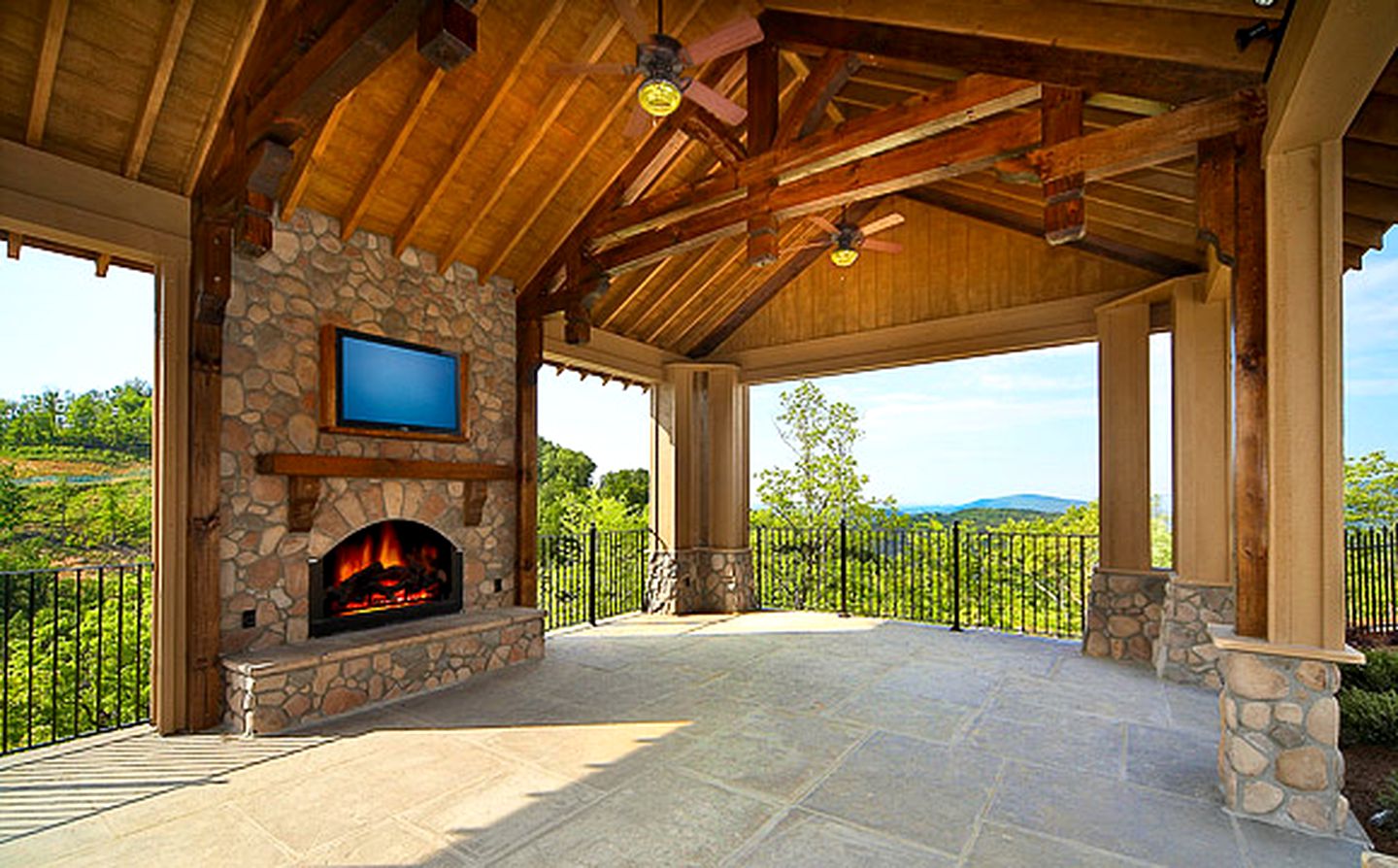 Fantastic Cabin with Views of the Great Smoky Mountains in Sevierville, East Tennessee