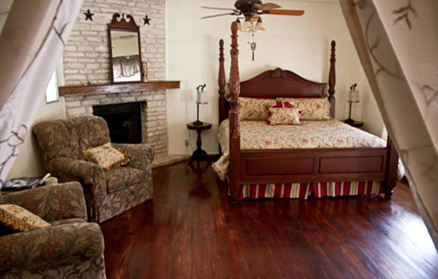 Charming Group Rental Castle for Special Occasions in the Hill Country of Marble Falls, Texas