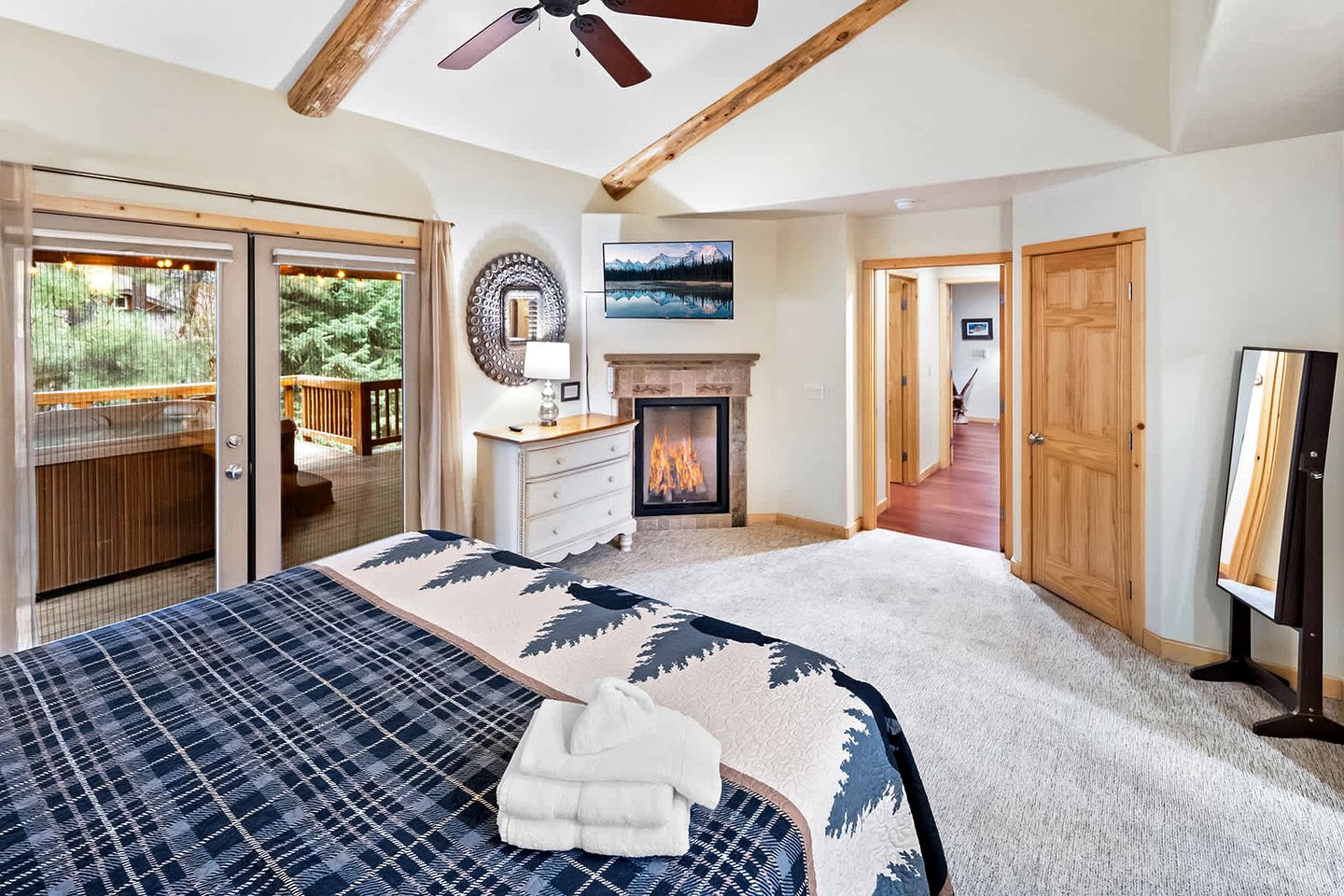 Grand Mountain Cabin Escape near Big Bear Lake and Snow Summit in California