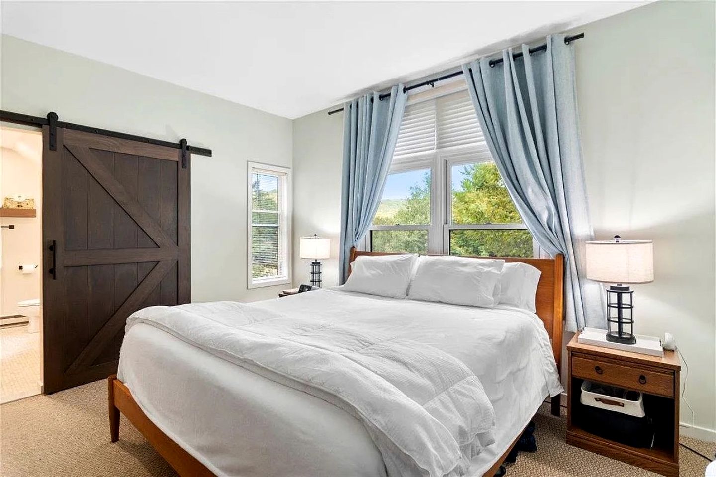 Cozy Mountain Townhouse with Fireplace near Stratton Mountain, Bondville, VT