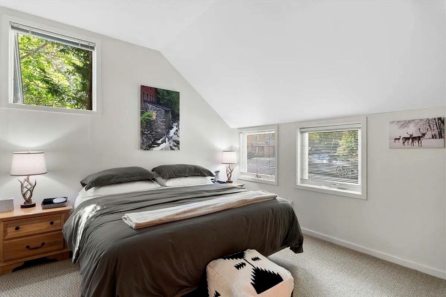 Cozy Mountain Townhouse with Fireplace near Stratton Mountain, Bondville, VT