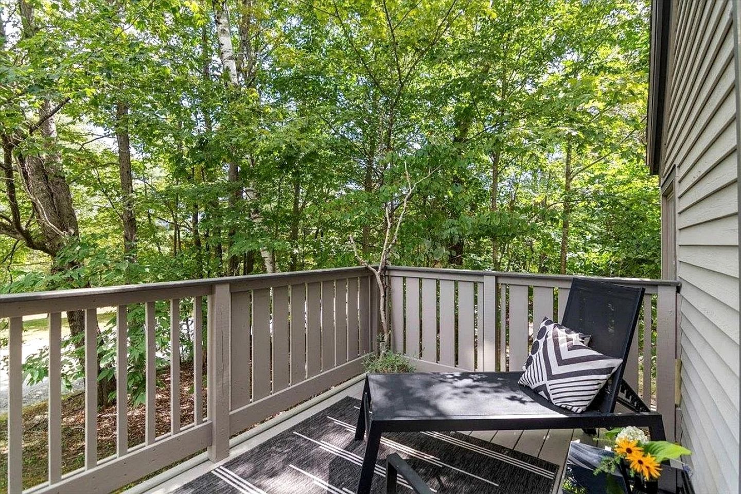 Cozy Mountain Townhouse with Fireplace near Stratton Mountain, Bondville, VT